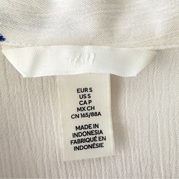 H&M  button down shirt, cropped & oversized, with dolman cut 3/4 sleeves - Picture 9 of 10